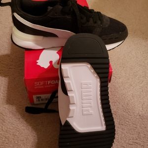 Puma R78 JR Women/Youth 6/4.5 Black Sneakers